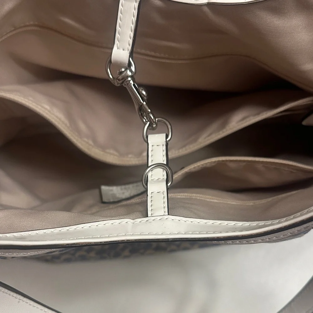 Coach Women's Shoulder Bag - Picture 7 of 9